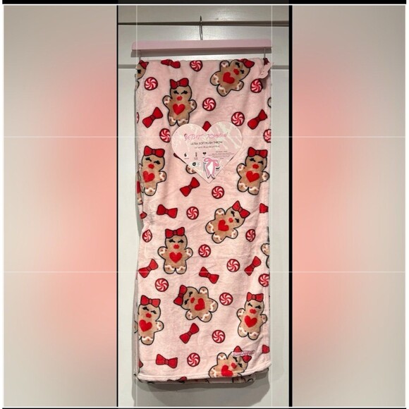 Betsey Johnson Christmas gingerbread Pink blanket - Picture 1 of 4